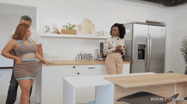 LaSirena69 & Elsie: Brazzers Threesome Challenge on XXXSHUT