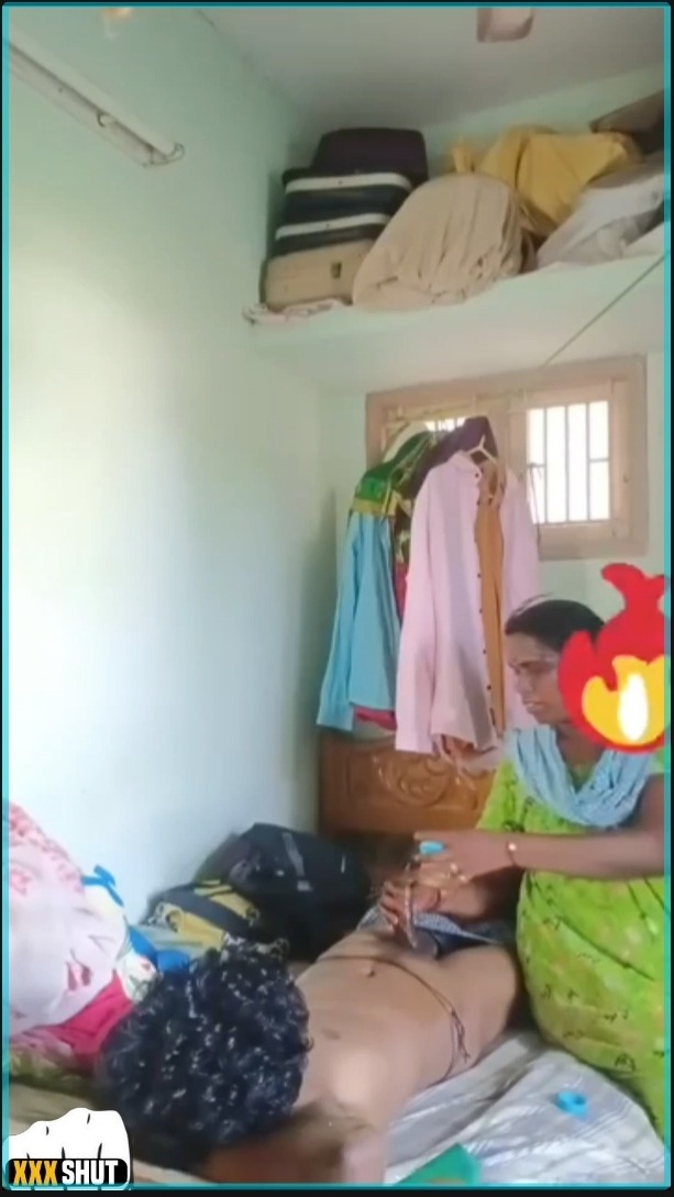 Son manipulated Mom to oil massage dick Full tamil audio