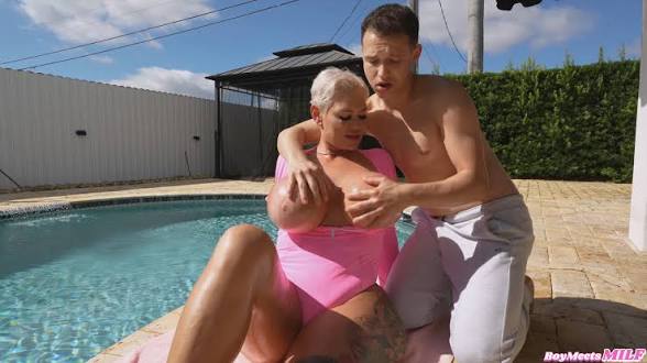 OnlyFans – Busty Blonde Stepmom Kaden Kole Takes My Virginity By The Pool